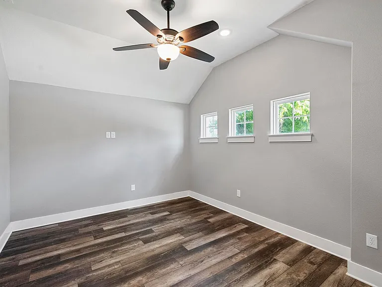 203 E Salty St — Photo 34