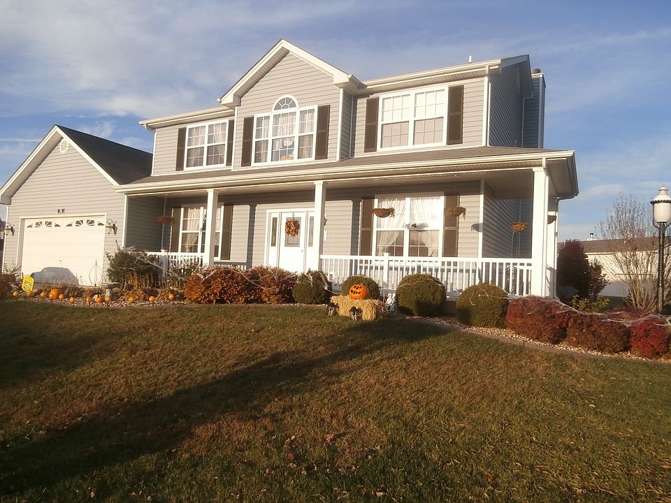 Front–Wrap Around Porch