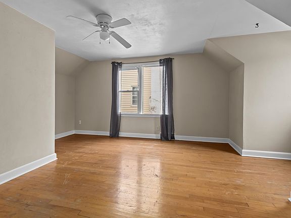 3rd image of 204 E Glendale Ave