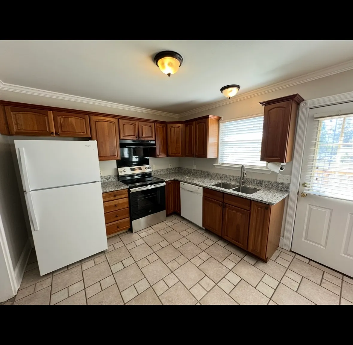 108 Aleda St — Photo 2