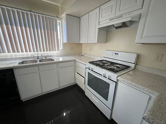 4th image of 7205-7211 Trask Ave #7211-A