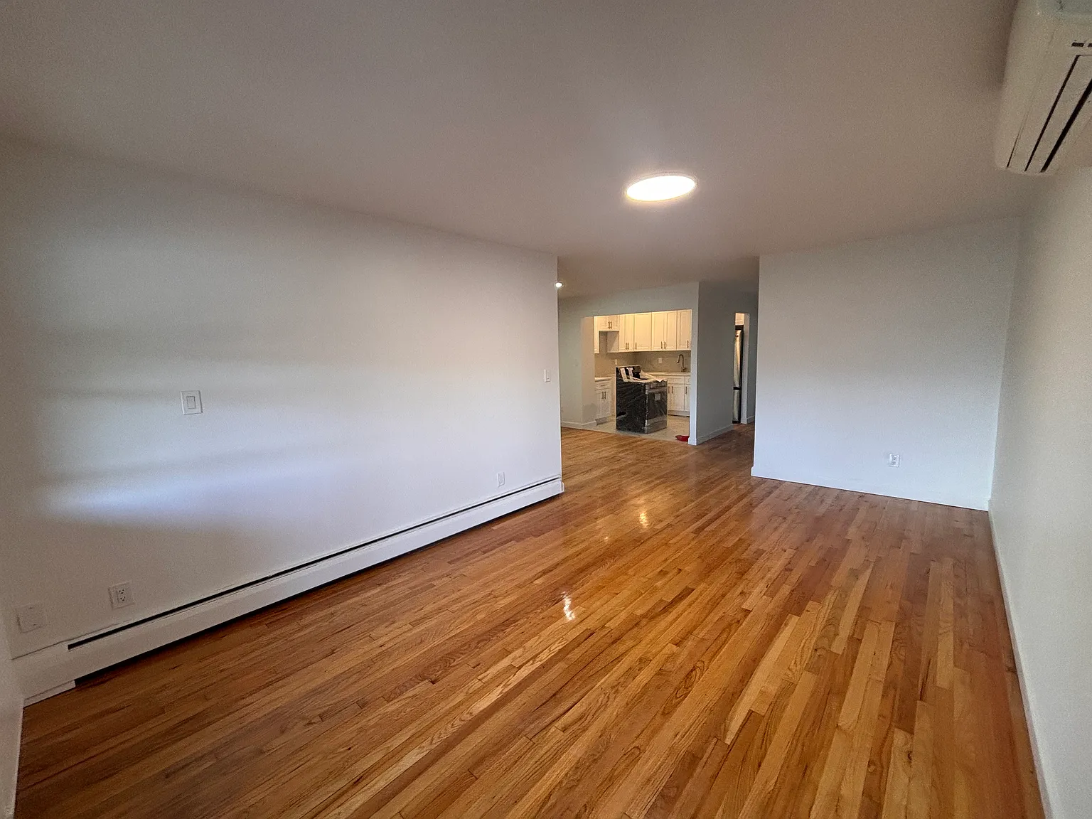 3 bed, 1200 sqft, $3,100 — Photo 4