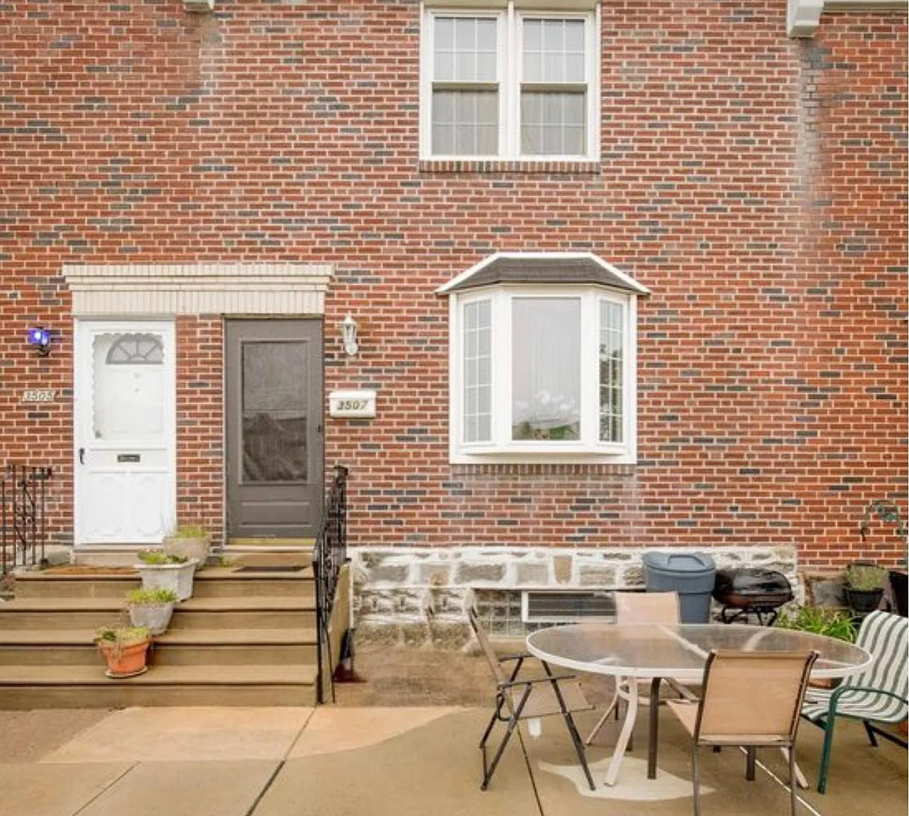 3 bed, 1204 sqft, $2,200 — Photo 1