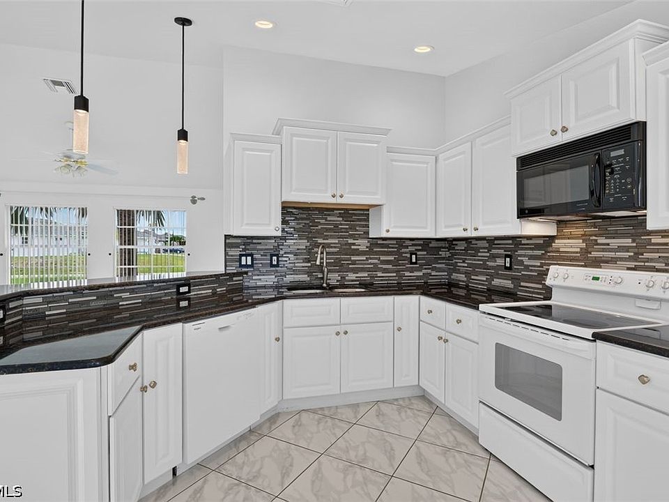 1st image of 827 SW 29th Ter