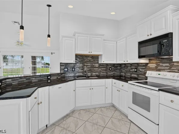 827 SW 29th Ter, Cape Coral, FL 33914