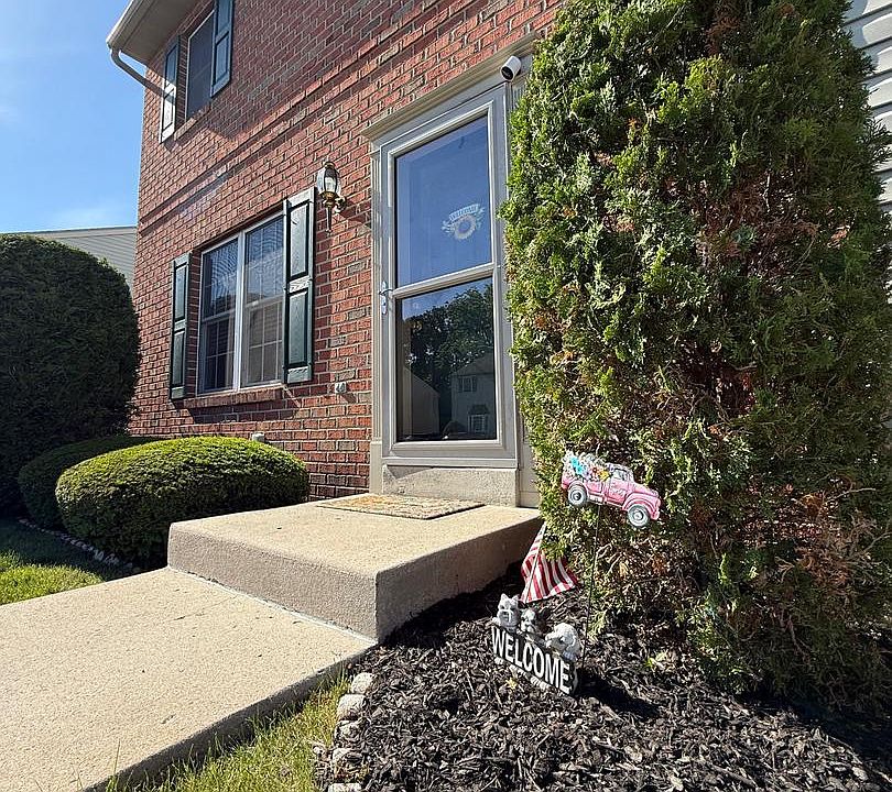 1st image of 125 Nicole Way
