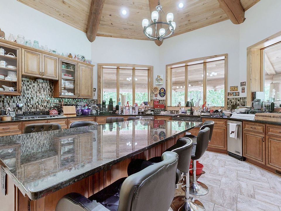 19th image of 185 Ravenridge Rd