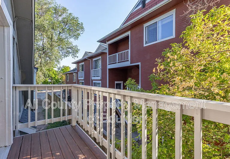 2317 Walnut St — Photo 19