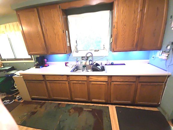 4th image of 4879 Grand St