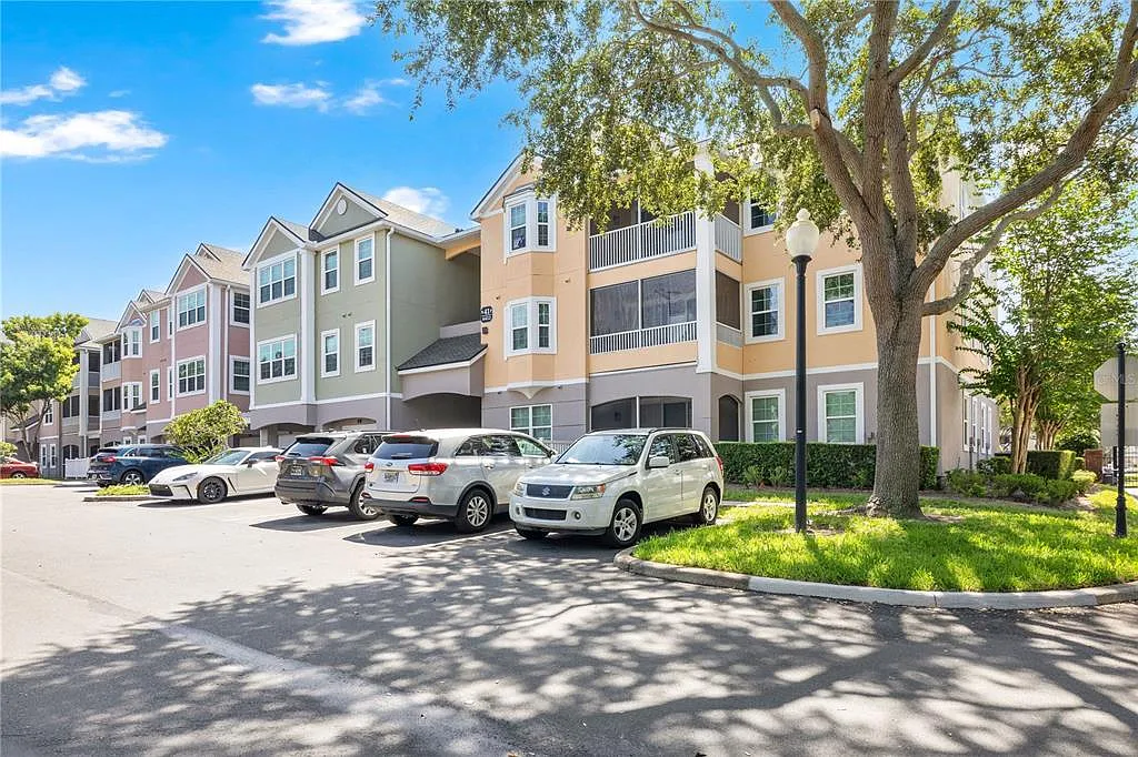 3 bed, 2.0 bath, 1260 sqft, $2,100 — Photo 3