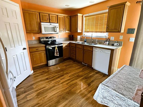 5th image of 1115 Feltham Peak Dr