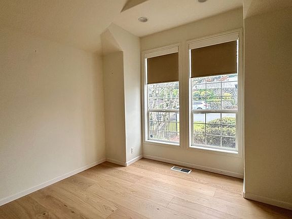 3rd image of 1847 Barlow Ave NW