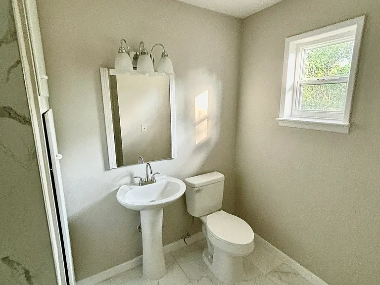4024 N Scenic Hwy #1 — Photo 4