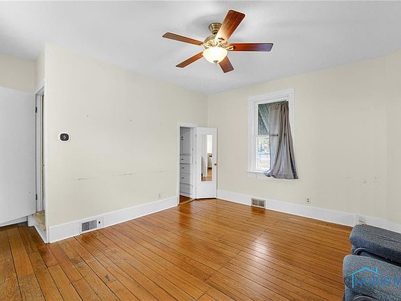 3rd image of 132 W Lincoln St