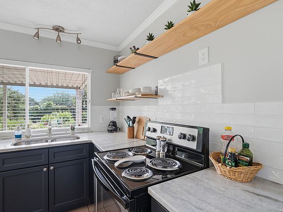 5th image of 6962 APPLE VALLEY DR