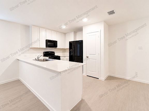 2nd image of 1147 Barbary Fields St