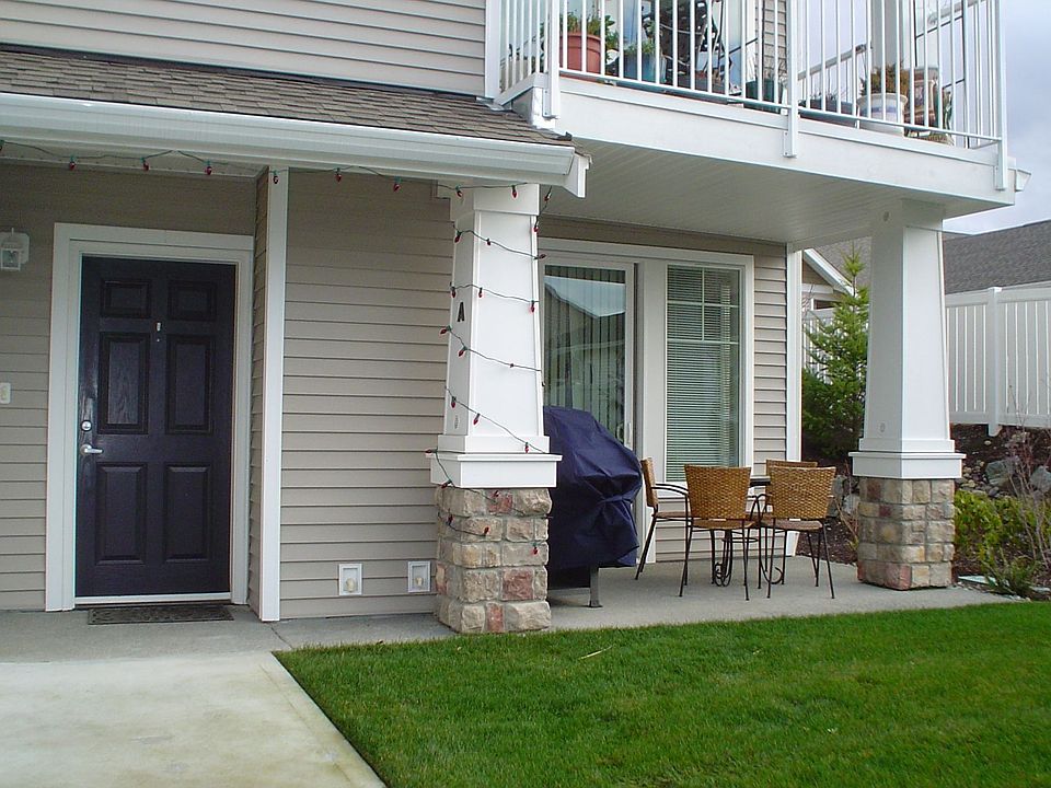 Entrance w/Yard