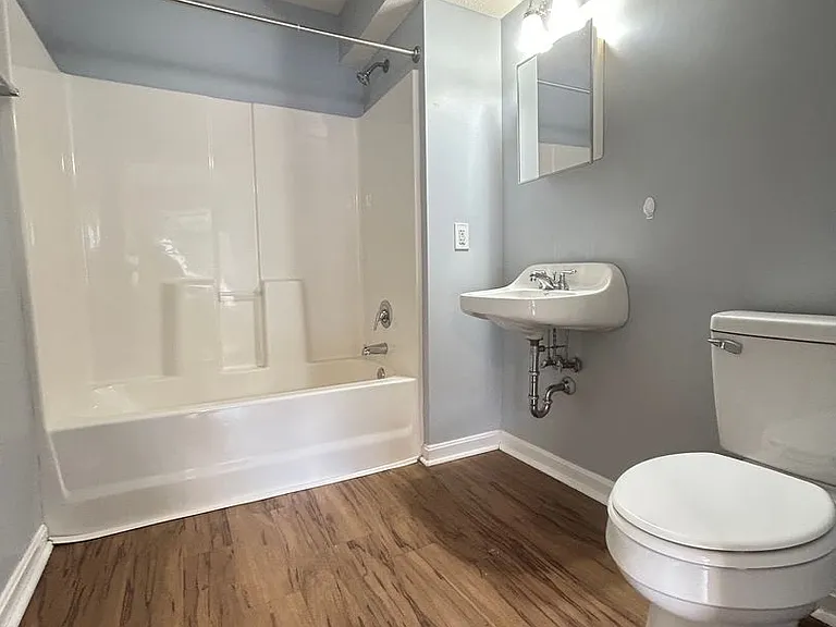Rowan Place Apartments — Photo 38