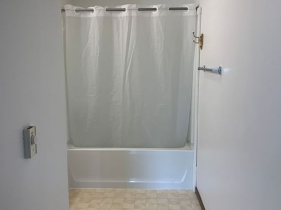 4th image of 208-220 Glenda Dr #220-10
