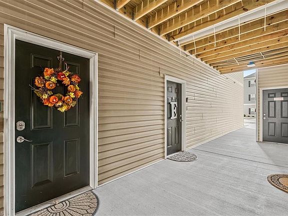 4th image of 2606 Pennoak Way #C