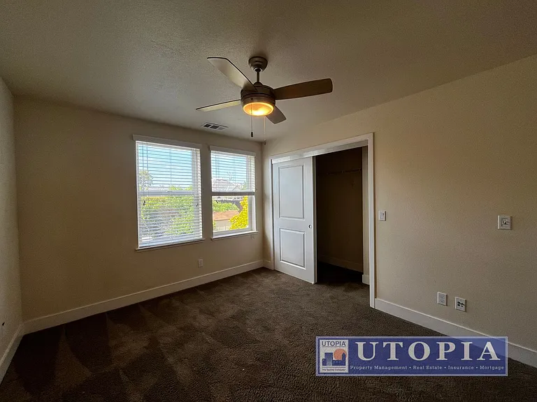 Spacious and Modern 3-bedroom, 3.5 bathroom in Seabright just minutes away from the Beach Boardwa... — Photo 10