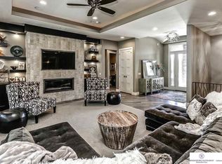 18820 Nicholas St, Elkhorn, NE 68022