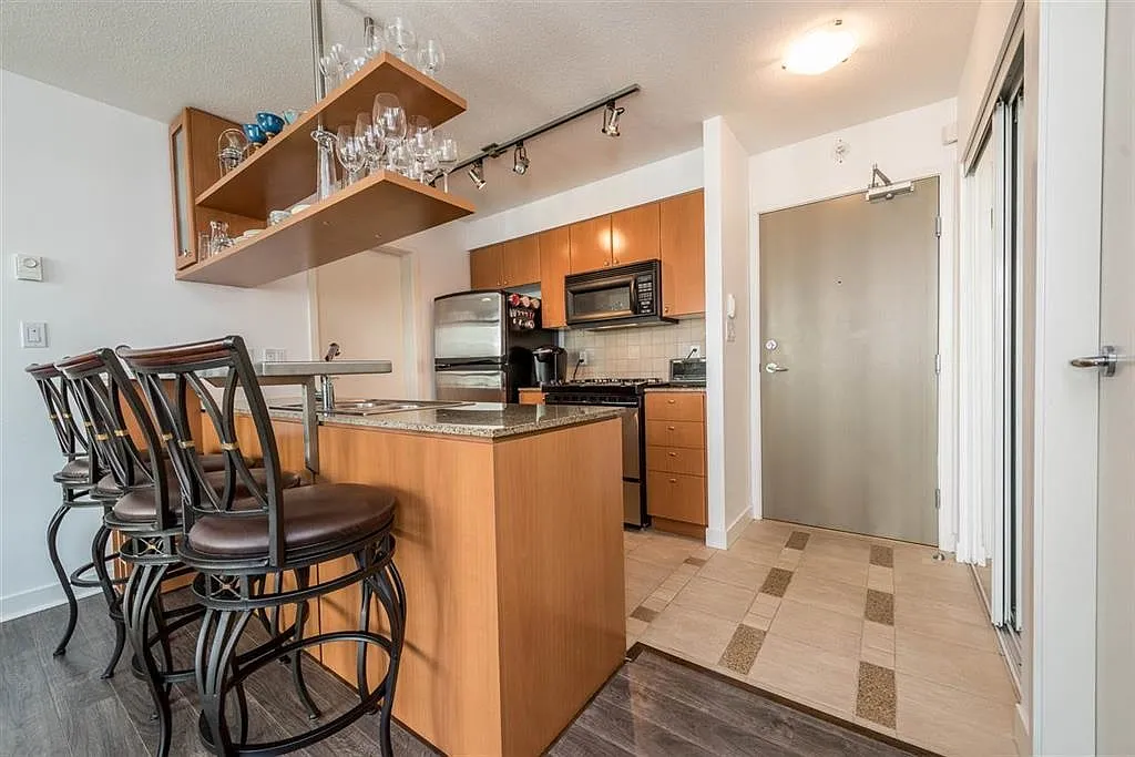 1 bed, 555 sqft, $3,000 — Photo 3