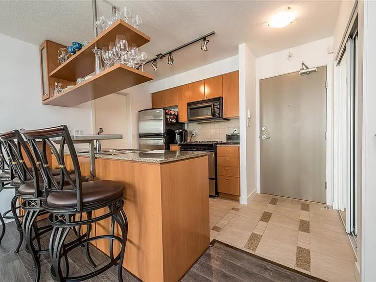 1495 Richards St #707 — Photo 3