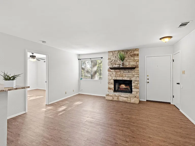9807 Hundred Oaks Cir #B — Photo 9