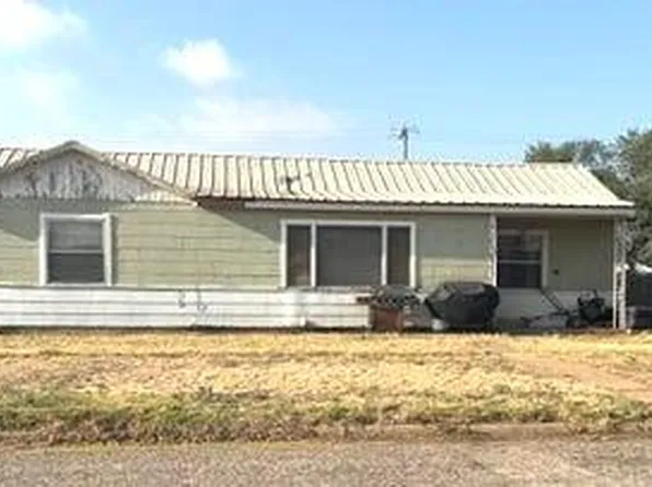 411 W 2nd St, Hale Center, TX 79041