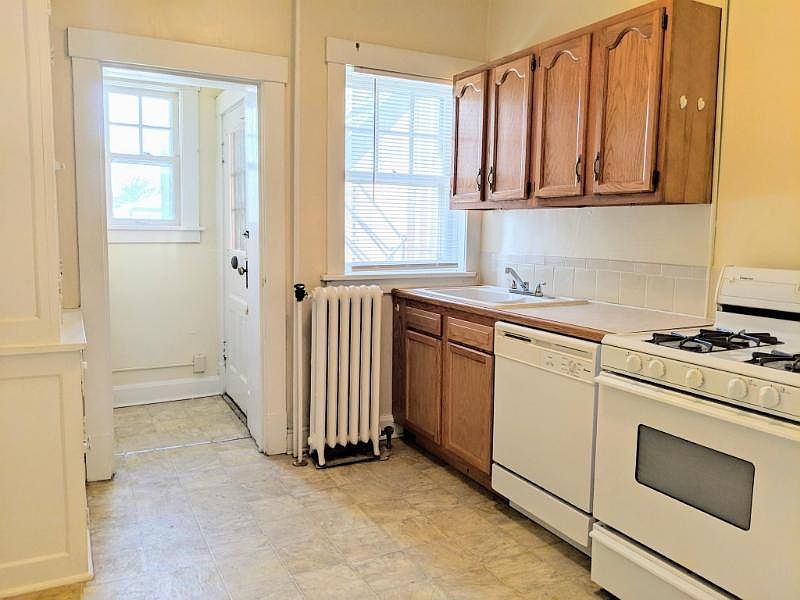 2nd image of 3205 Poppleton Ave APT 5