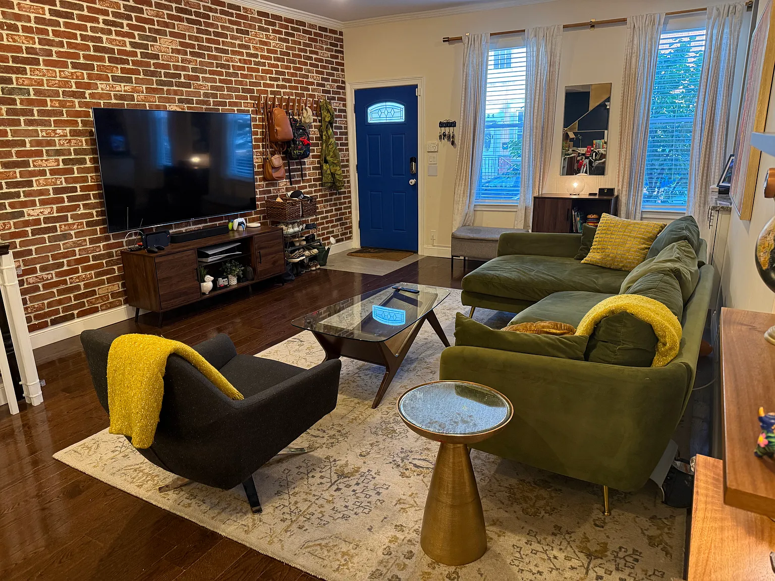 3 bed, 2.5 bath, 1450 sqft, $2,300 — Photo 3