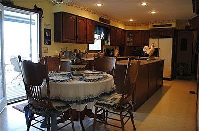 4th image of 108 Western Trce