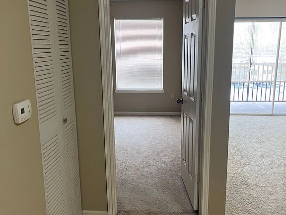 5th image of 940 Village Trl Unit 6-209