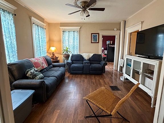 5th image of 186 Maxfield St