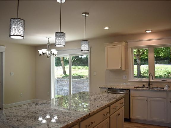 3rd image of 3511 Leaf Court Middle