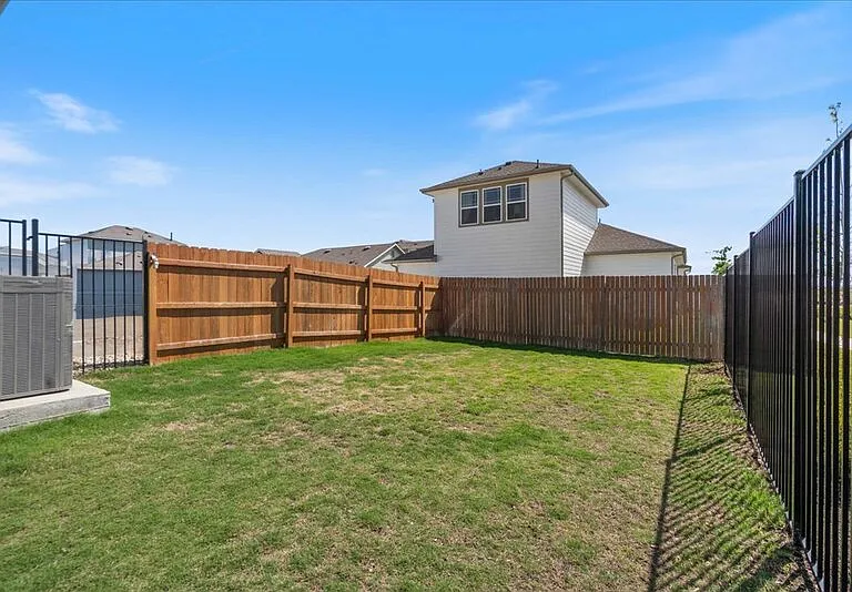 9015 Looksee Ln — Photo 39