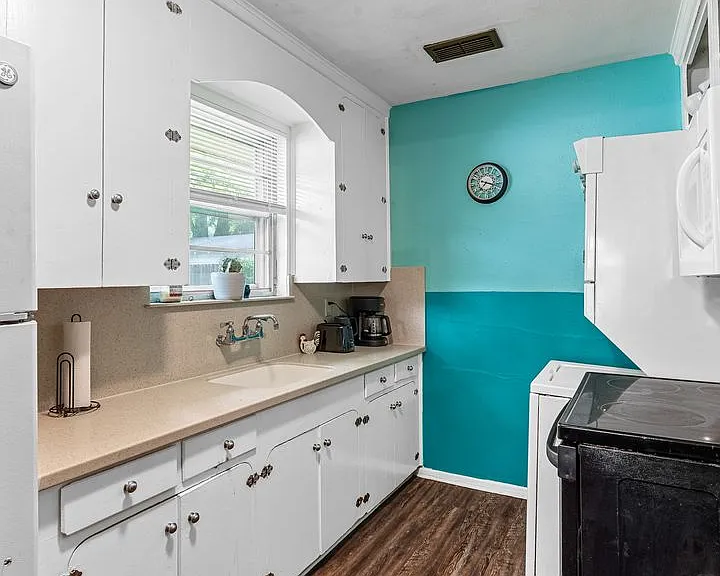 818 E Washington St — Photo 27