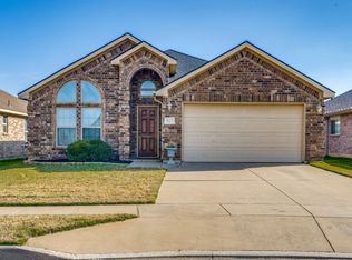 917 Rutgers Ct, Fort Worth, TX 76120