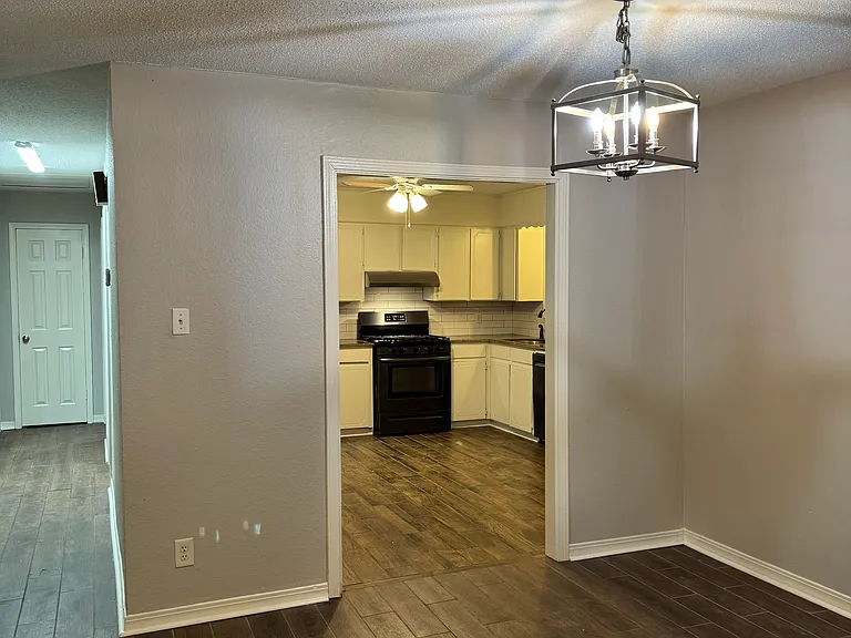 504 Marie Ave — Photo 4