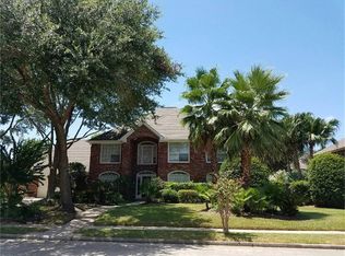 915 Live Oak Ln, Seabrook, TX 77586