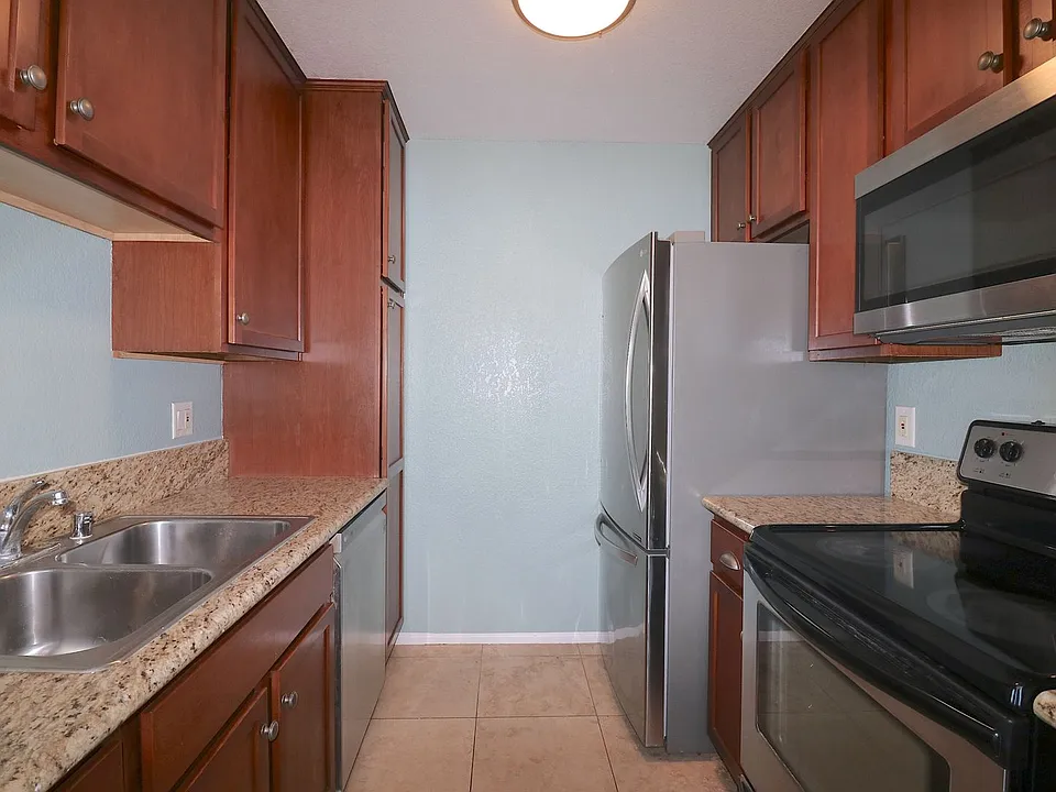 4377 Wilson Ave #3
