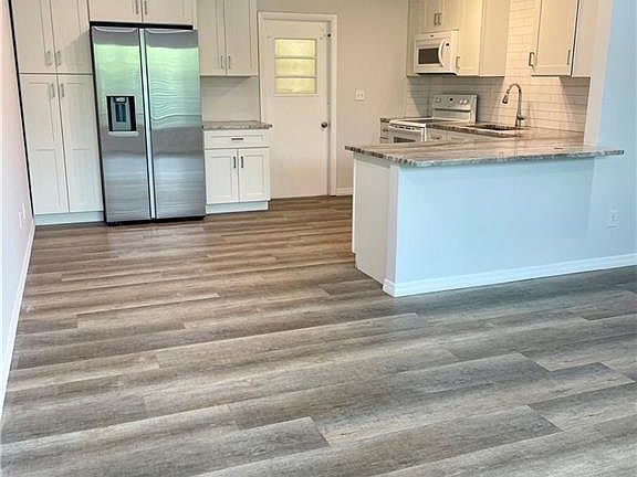 3rd image of 3183 Poinciana Dr