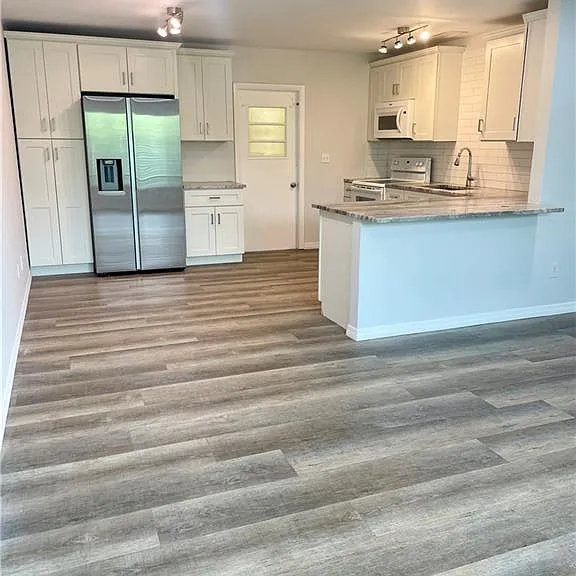 3183 Poinciana Dr — Photo 3