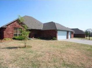 759 Cypress St NW, Piedmont, OK 73078