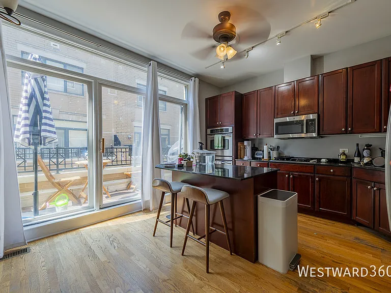 127 E 18th St #TOWNHOUSE — Photo 6