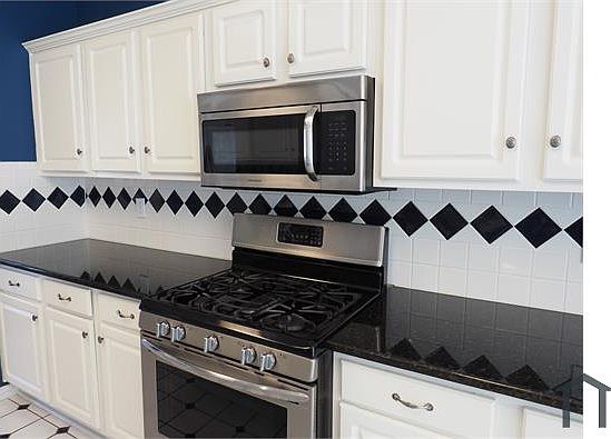 3rd image of 8109 Steamers Ln