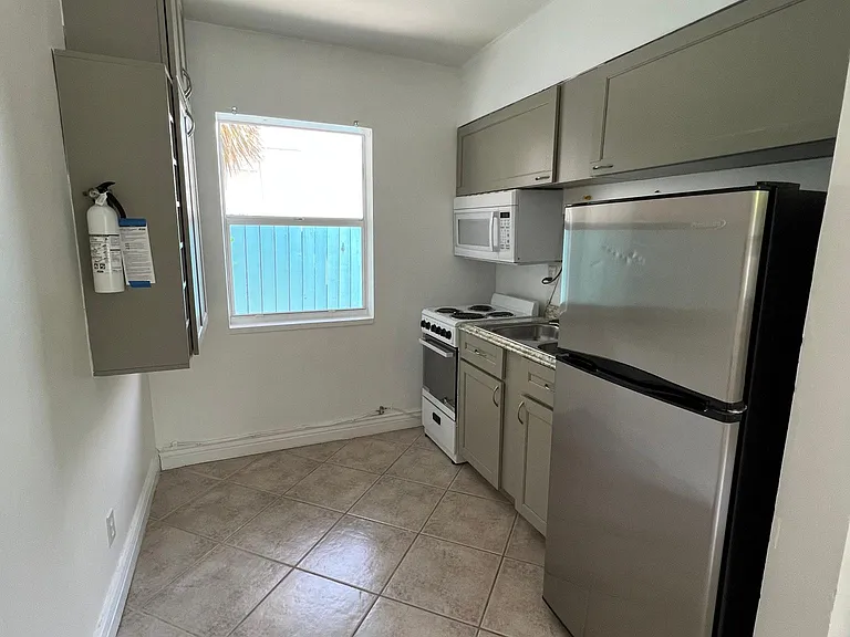161 SE 5th Ave #3 — Photo 16