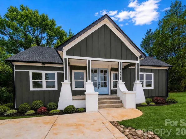 317 Old Airport Rd #33, Statesville, NC 28677