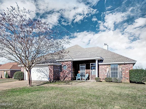 3rd image of 625 Post Oak Pl